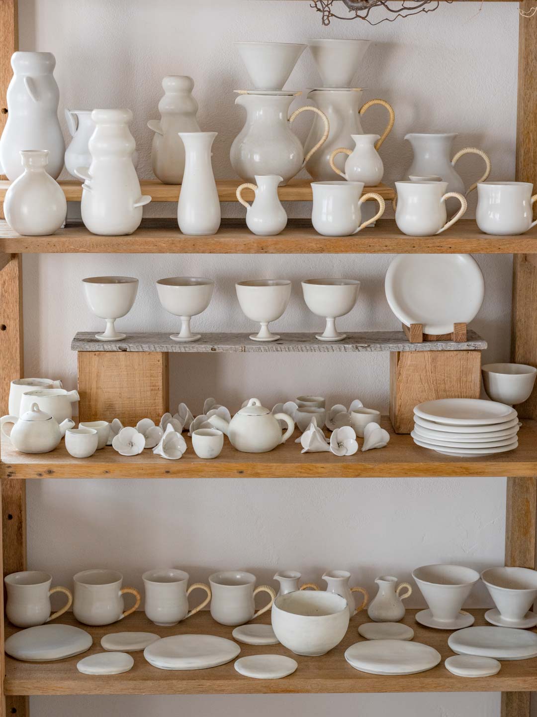 楠田 飛鳥(陶磁器) 白い、うつわ展。 8/1-8/16, 2024