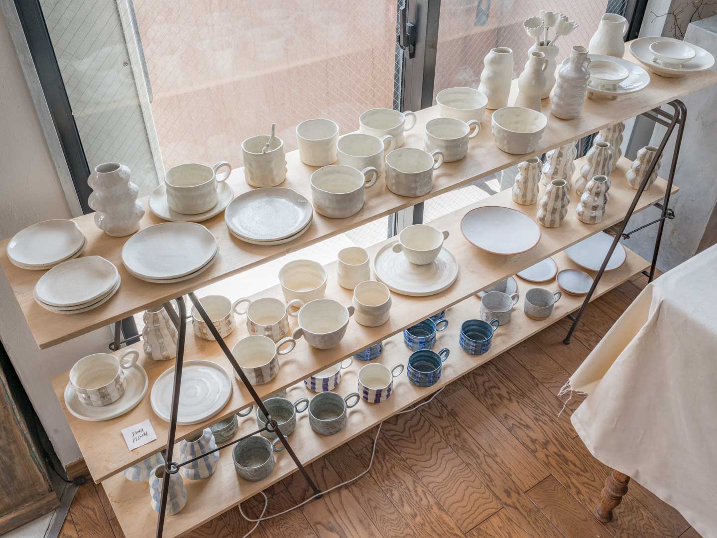 一色 佐和(陶器・半磁器) 白い、うつわ展。 8/1-8/16, 2024