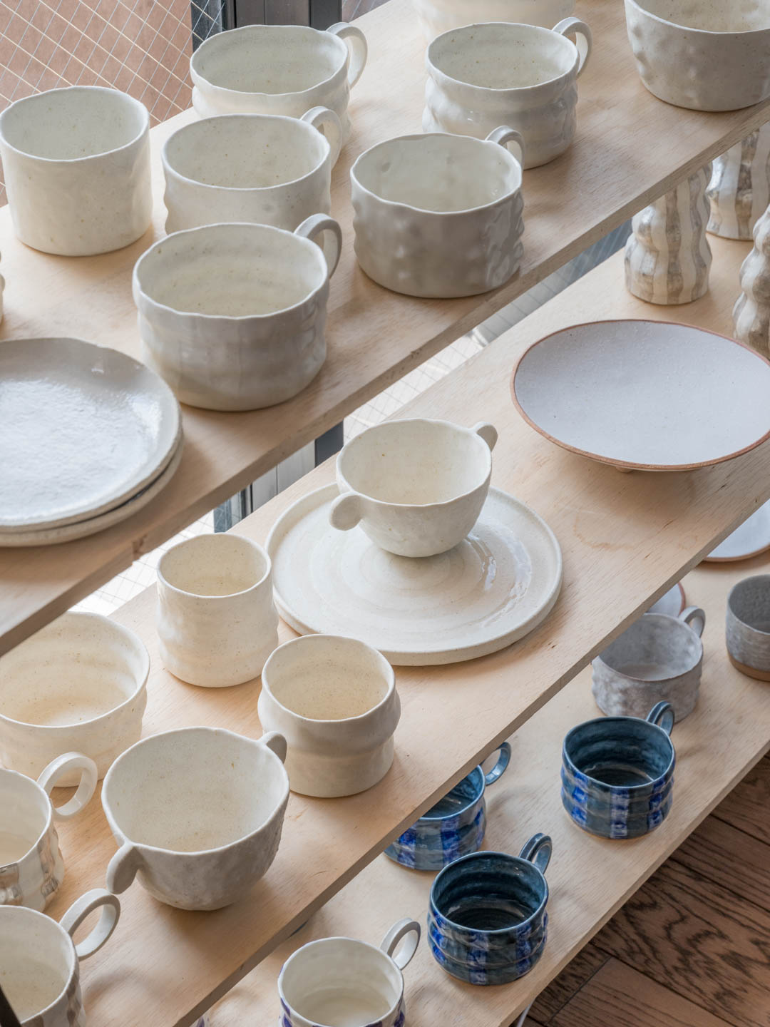 一色 佐和(陶器・半磁器) 白い、うつわ展。 8/1-8/16, 2024