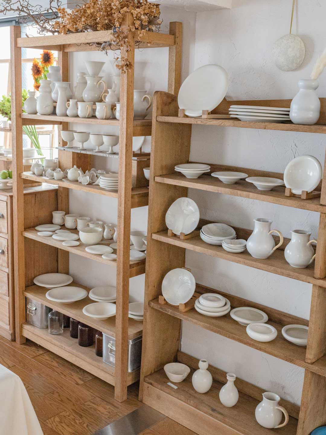 楠田 飛鳥(陶磁器) 白い、うつわ展。 8/1-8/16, 2024