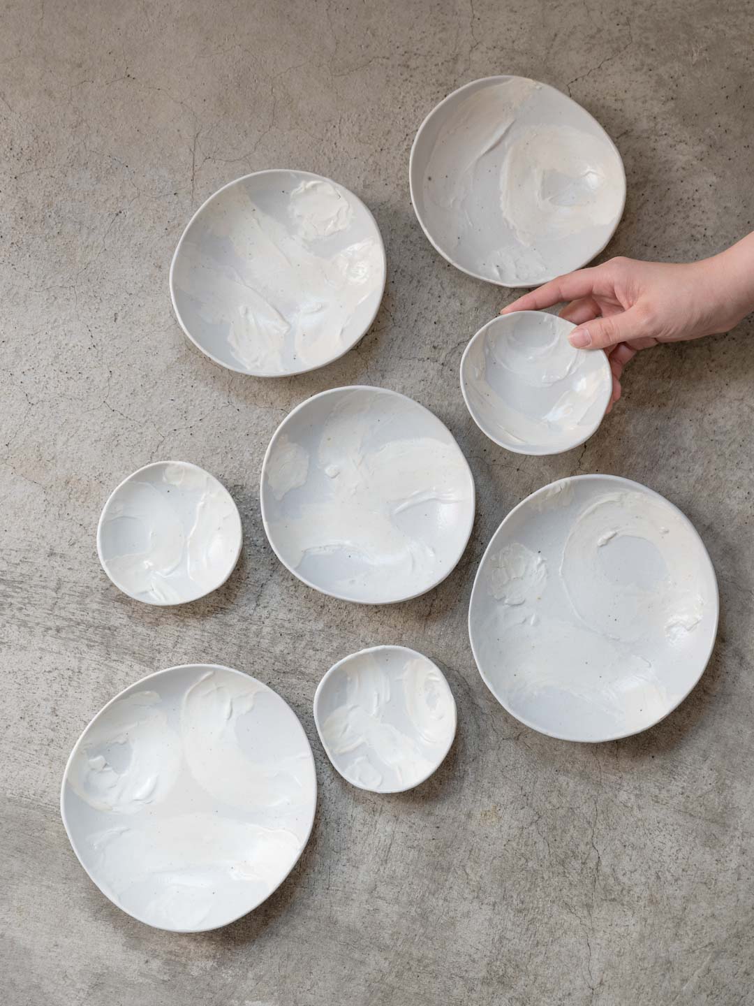 楠田 飛鳥(陶磁器) 白い、うつわ展。 8/1-8/16, 2024