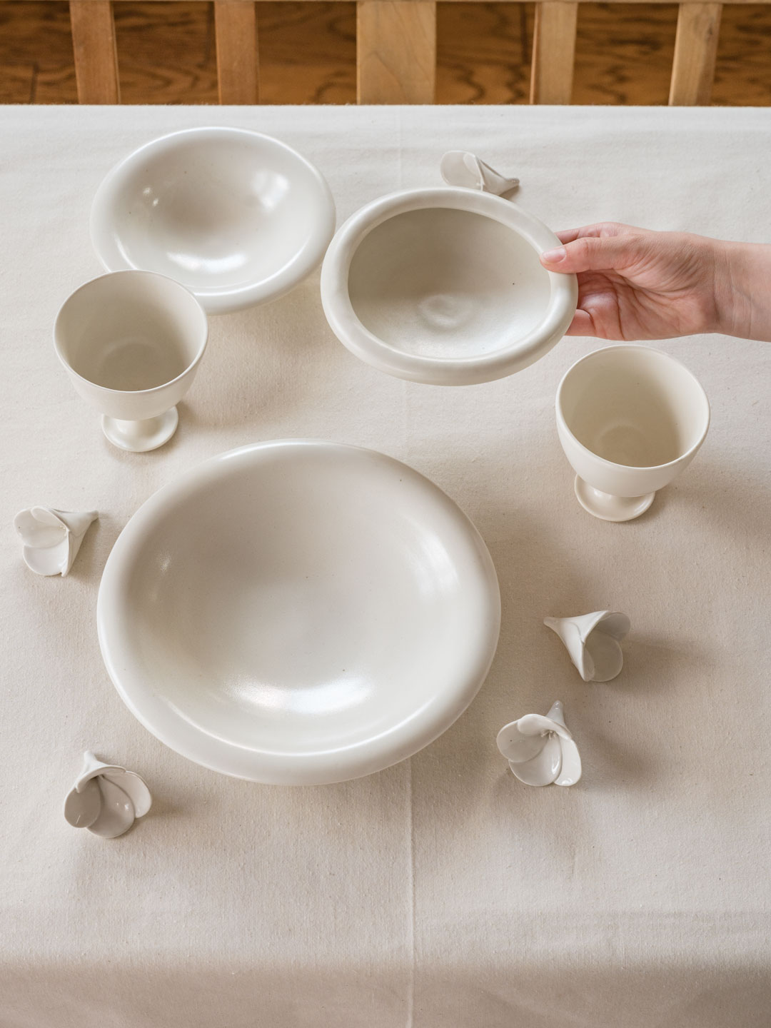 楠田 飛鳥(陶磁器) 白い、うつわ展。 8/1-8/16, 2024